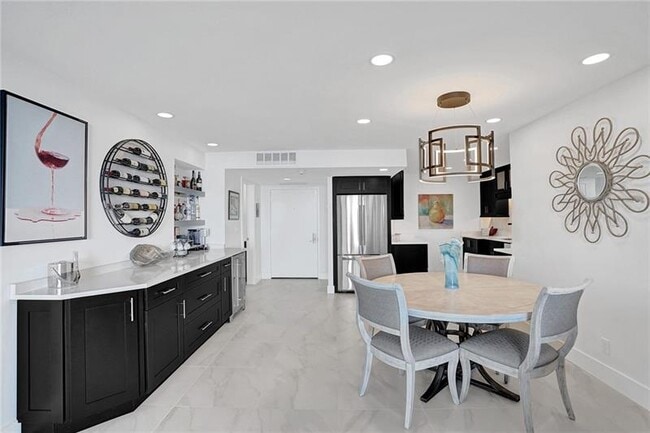 Building Photo - 2100 S Ocean Ln