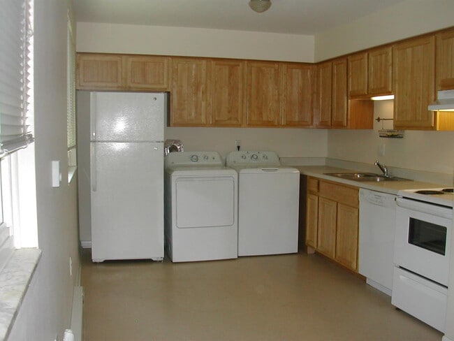 Building Photo - 253 Brookridge Ct