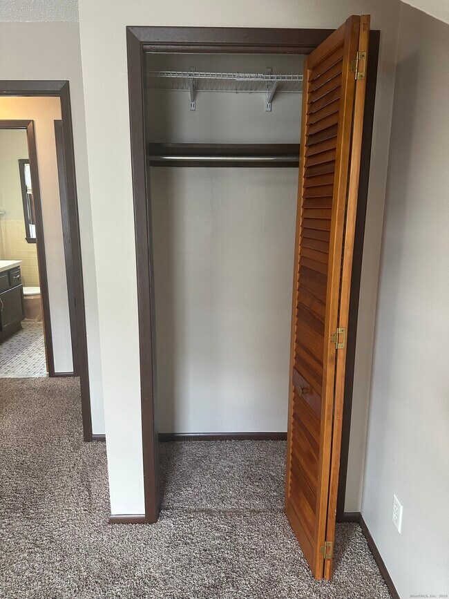 Building Photo - 94 Thompson St