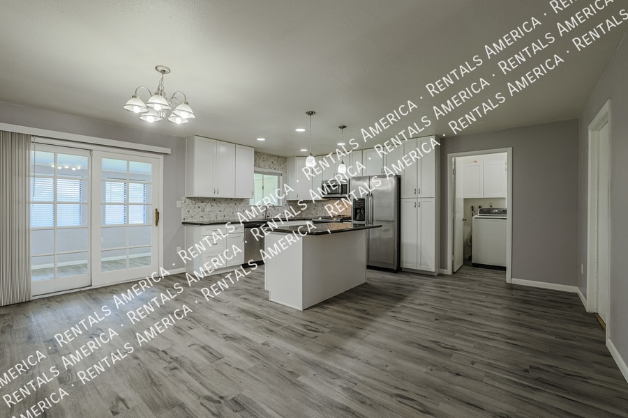 Building Photo - 6312 S College Ave