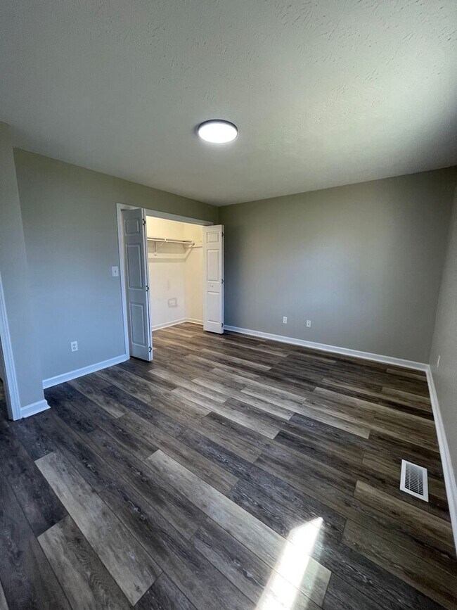 Building Photo - 407/409 Walnut Road