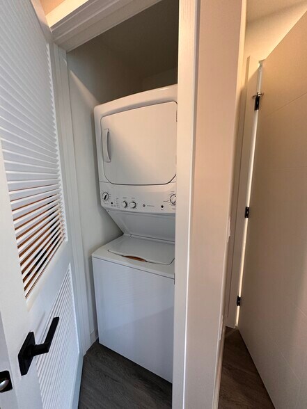 Building Photo - 264 NW 31st St