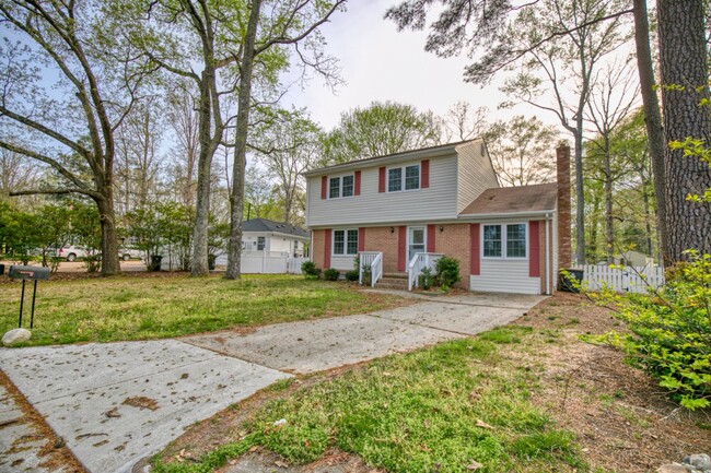 Building Photo - Great Location in Williamsburg!