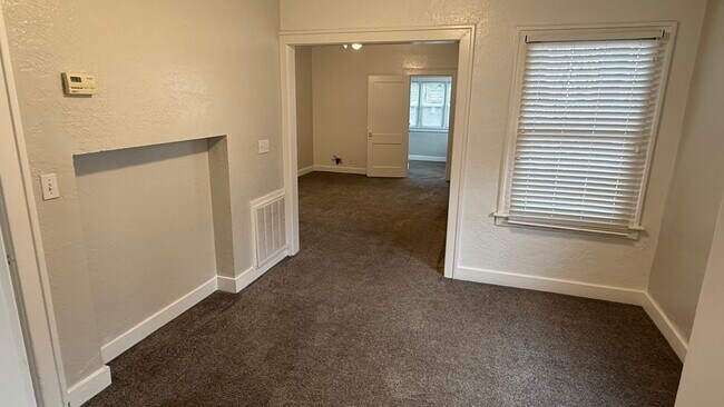 Building Photo - 431