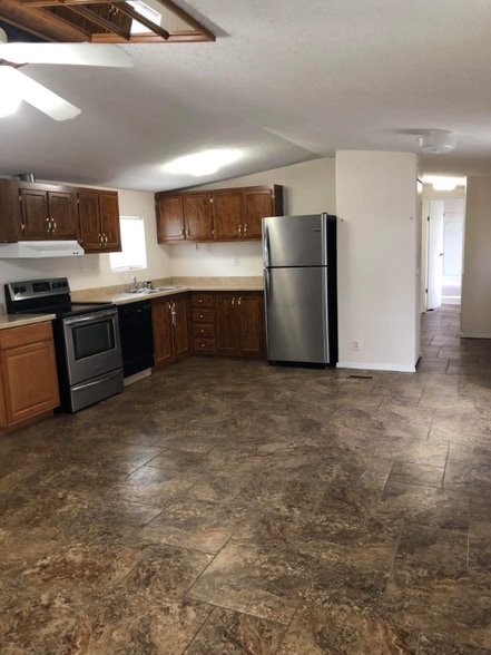 Building Photo - 503 Uhland Rd