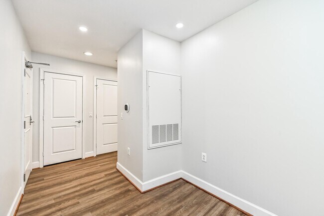 Building Photo - 3600 S Glebe Rd