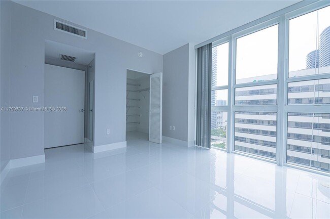Building Photo - 951 Brickell Ave