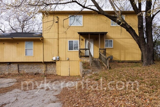 Building Photo - 3026 S 33rd St