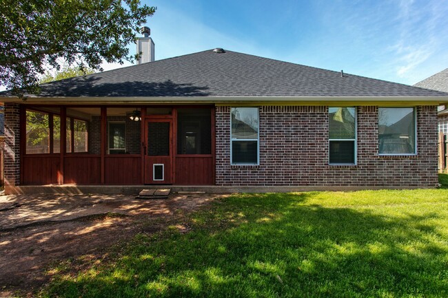 Building Photo - 3 Bedrom 2 bath with a 2 car garage