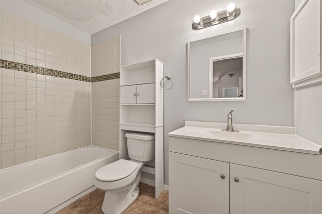 Building Photo - 1806 Foxlake Dr