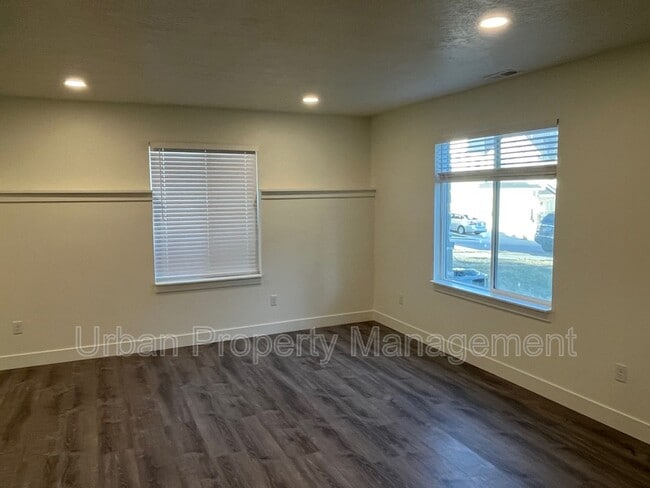 Building Photo - 945 Shadow Brk Ln