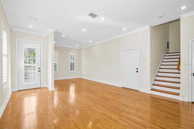 Building Photo - 924 Hemingway Cir