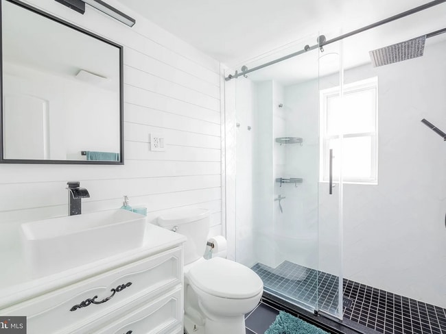 Building Photo - Stunning 2 bed, three story trinity with a two outdoor spaces