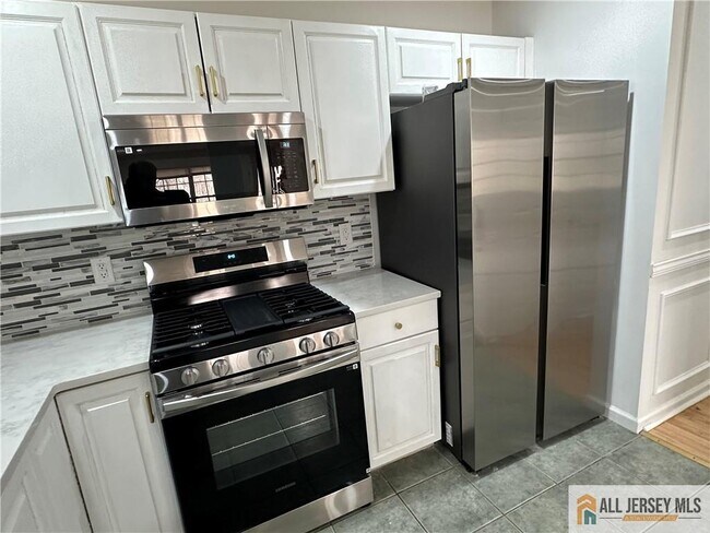 Building Photo - 352 Bowler Ct