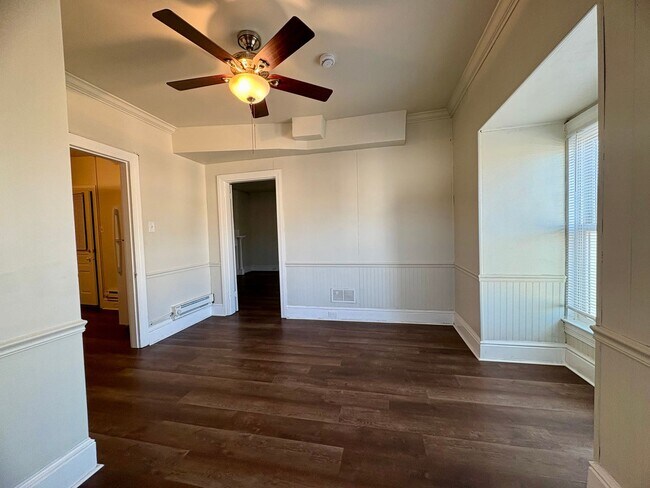 Building Photo - 1369 W Market St