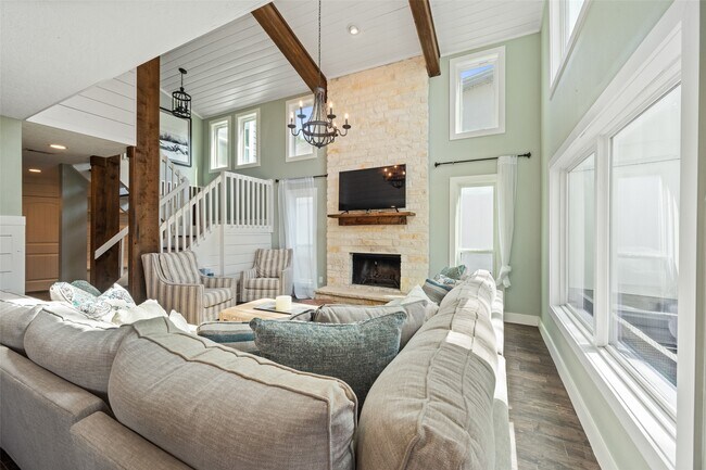 Building Photo - 3203 Poe Dr