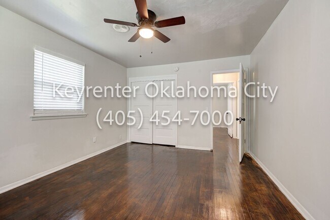 Building Photo - 4913 N Willow Ave