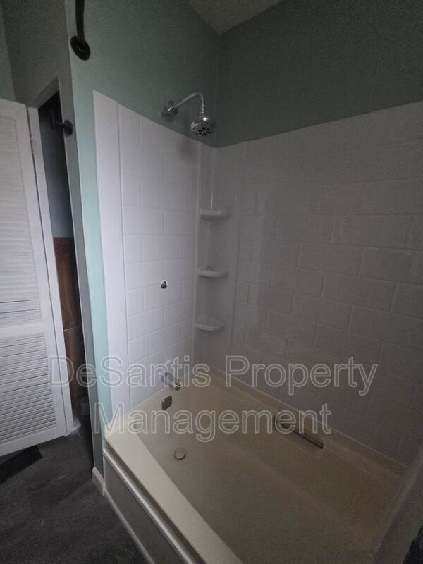 Building Photo - 212 Kenmawr Ave