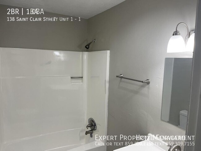 Building Photo - 138 St Clair St