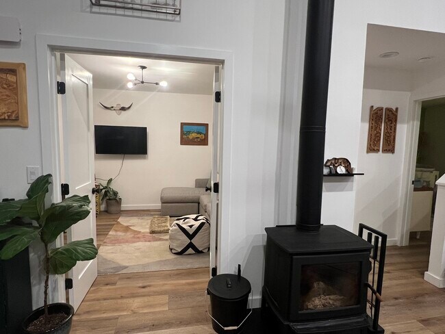 Building Photo - 168 Original Rd