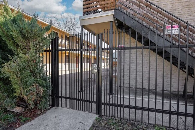 Building Photo - 5418 Reiger Ave