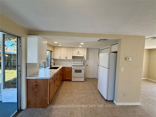Building Photo - 3931 Claremont Dr