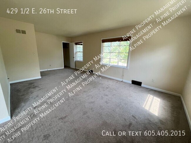 Building Photo - 429 1/2 E. 26th Street-