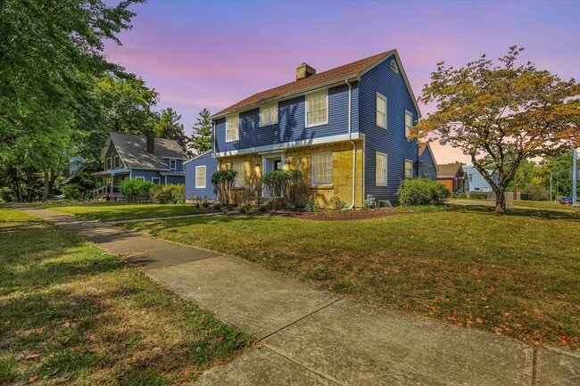 Building Photo - 1212 W Healey St