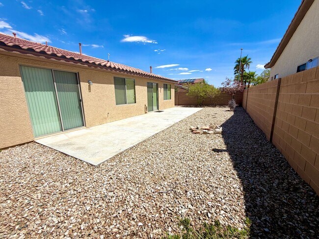 Building Photo - 7493 Longhorn Lodge Ave