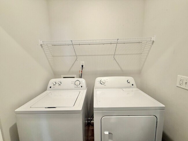 Building Photo - **OFFERING REFUNDABLE APPLICATION FEES & $100 MOVE IN PROMOTION** Modern 3BD, 2.5BA Clayton Townh...