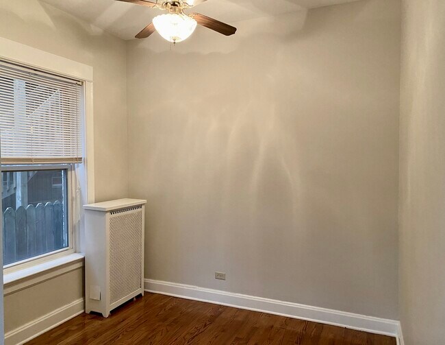 Building Photo - 909 W Gordon Terrace