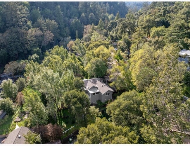 Building Photo - 19046 Laurel Dr