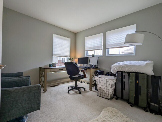 Building Photo - 2221 S Crambourne Way