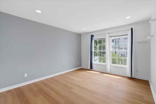 Building Photo - Elegant Corner-Lot Home with Spacious Living in Great Oak