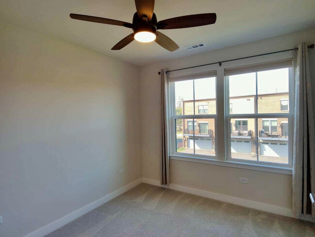 Building Photo - 319 Elm Ct.