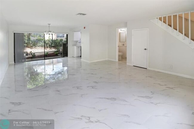 Building Photo - 2590 Coral Springs Dr