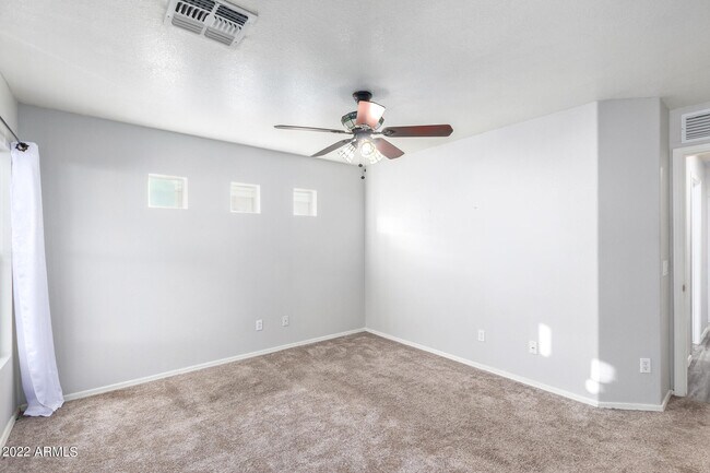 Building Photo - 2609 S Devonna Ln