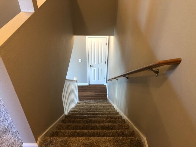 Building Photo - Newer 4 bed 2.5 bath duplex