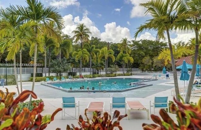 Building Photo - 100 Bayview Dr