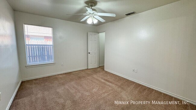 Building Photo - 904 N Belmont Ave