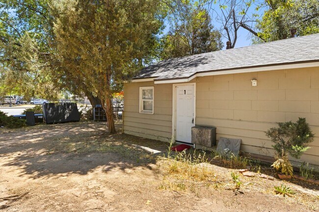 Building Photo - 207 N Santa Fe Ave