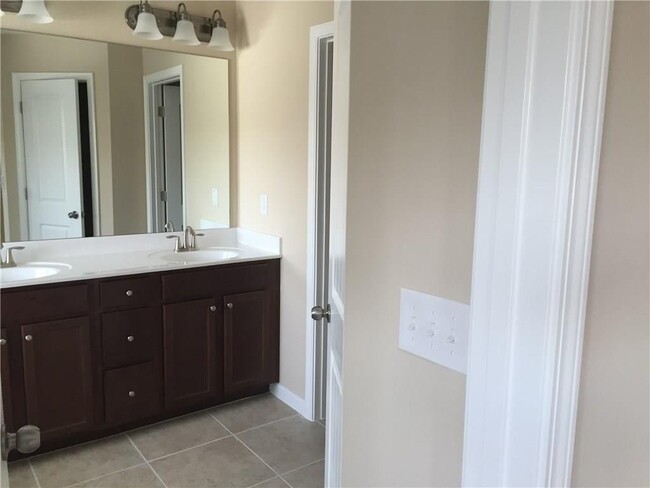 Master Bathroom - 812 Ivy Vine Way