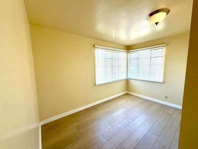 Building Photo - Palladian - S. Elman Street