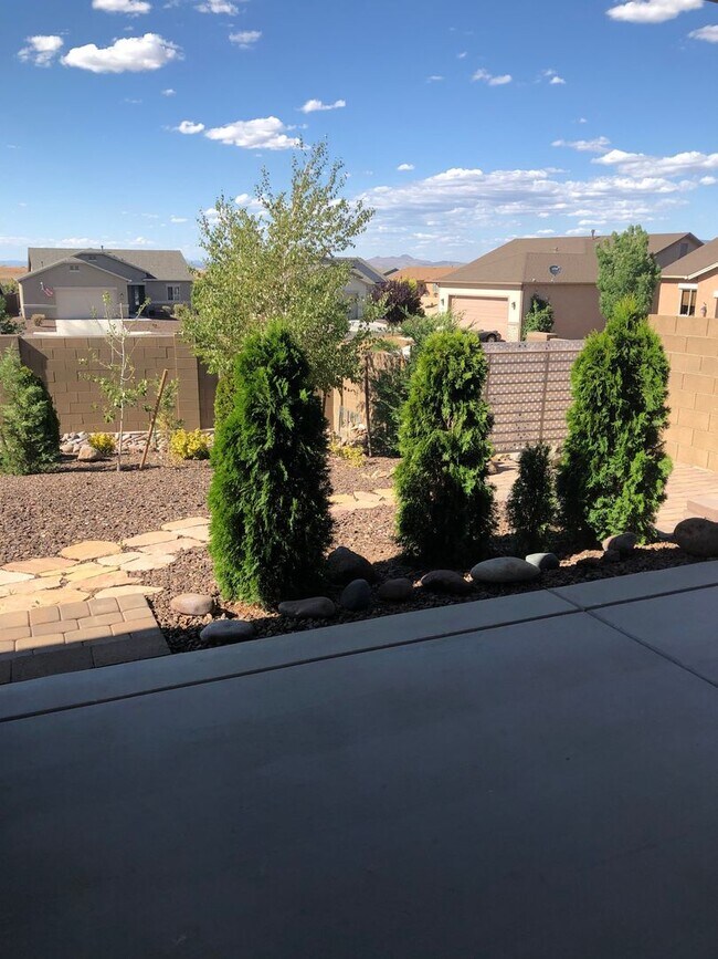 Building Photo - Corner Lot Charmer- Granville Amenities Included!