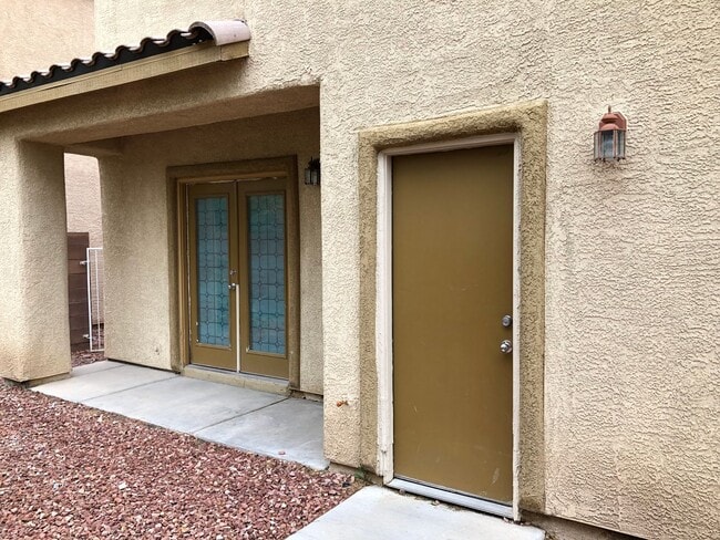 Building Photo - 3640 E Carisbrook Dr