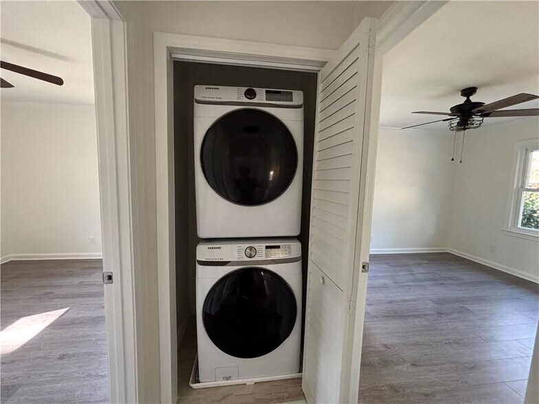 Building Photo - 3854 Davis St