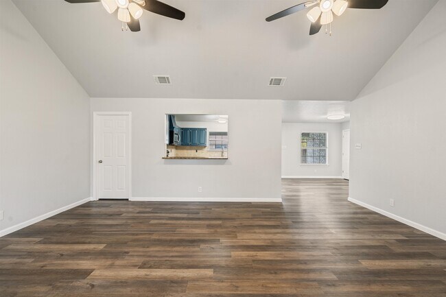 Building Photo - 113 White Feather Trail