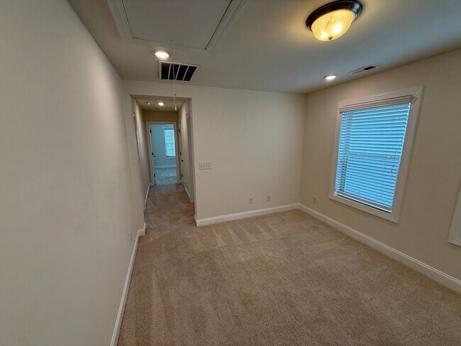 Building Photo - Ballantyne Home in great Location With Sun...