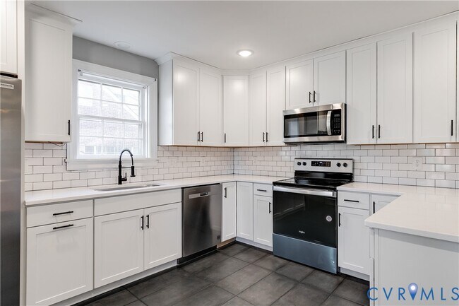 Building Photo - 1004 W 49th St