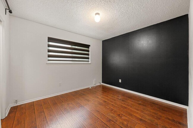 Building Photo - 1003 Minda Dr